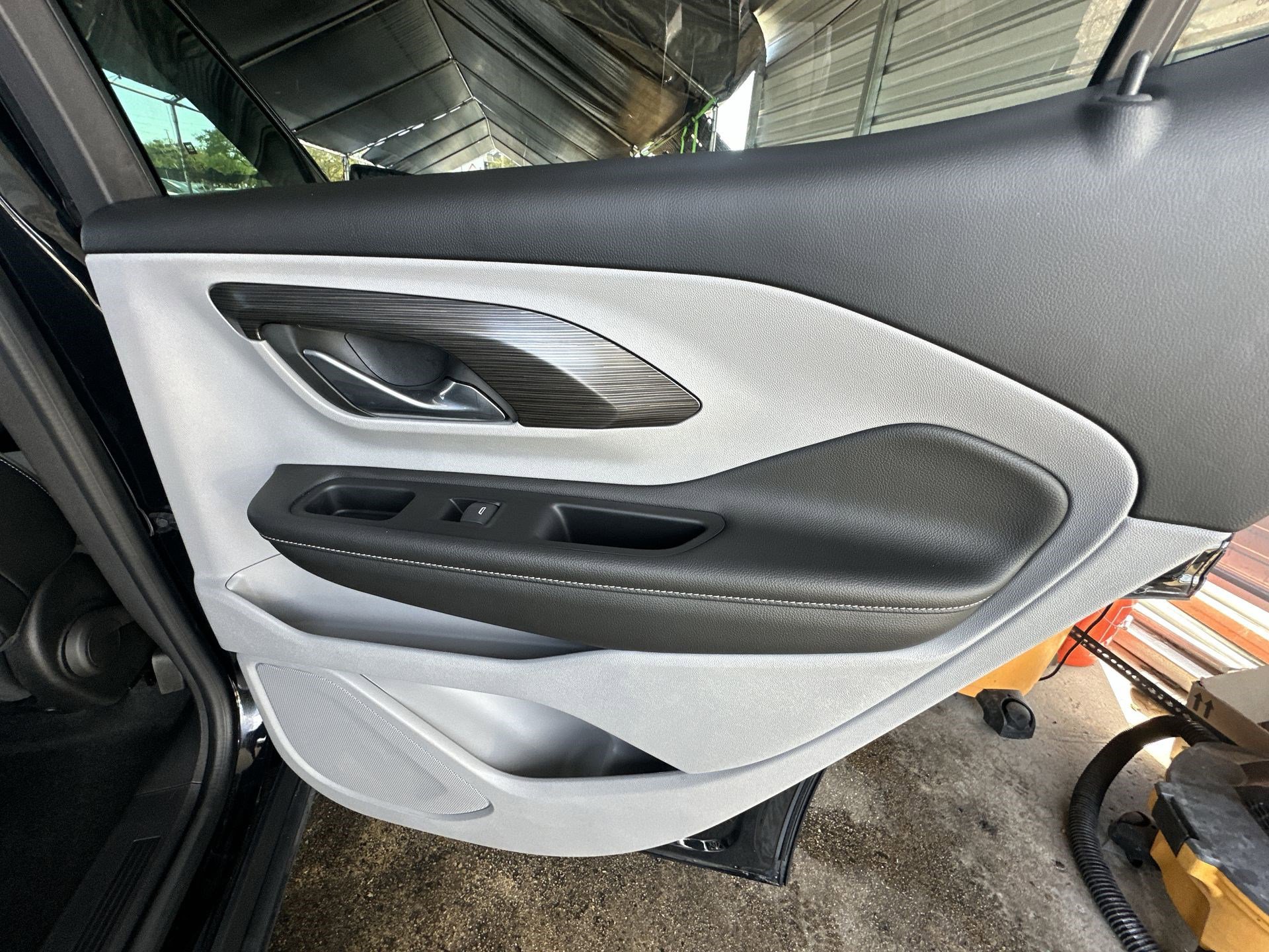 Used 2024 GMC Terrain SLT image 32