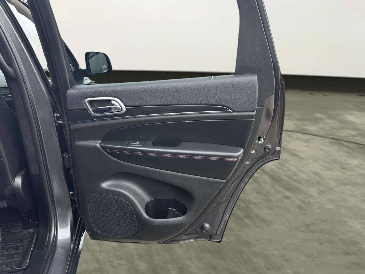 Used 2018 Jeep Grand Cherokee Trailhawk w/ Trailhawk Luxury Group AWD/4WD image 17