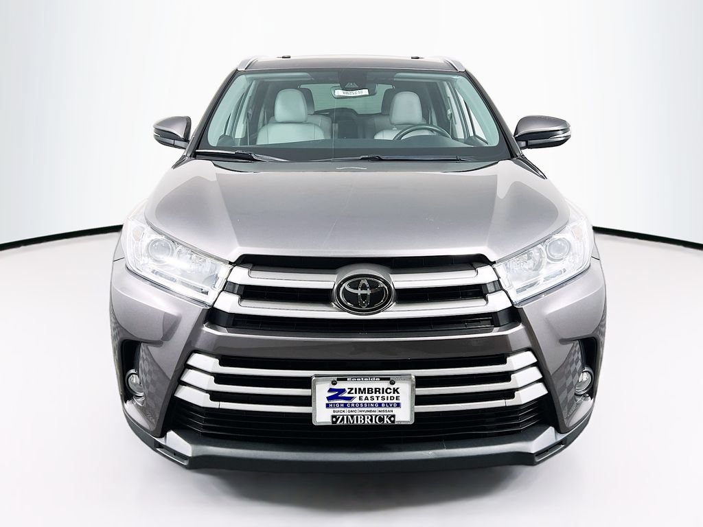 Used 2019 Toyota Highlander XLE w/ Protection Package #3 AWD/4WD image 2
