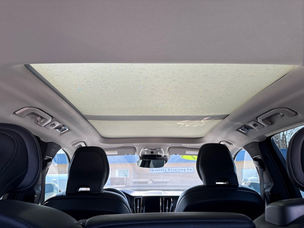 Used 2021 Volvo XC60 T6 Momentum image 25