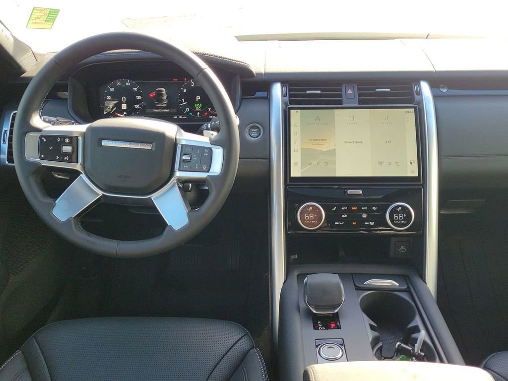 New 2025 Land Rover Discovery S image 19