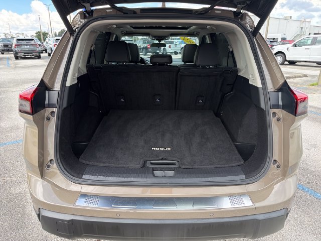 Used 2024 Nissan Rogue SV w/ SV Premium Package FWD image 24
