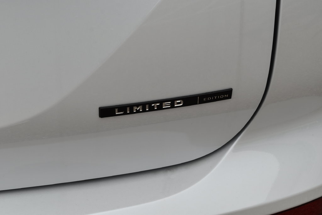 New 2026 Mitsubishi Outlander LE AWD/4WD image 8