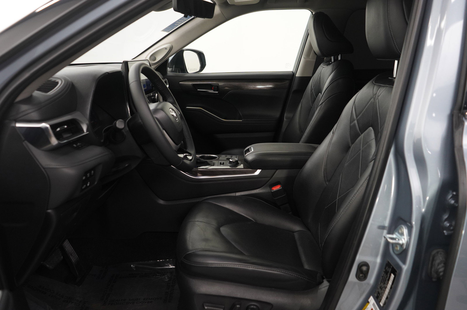 Used 2024 Toyota Highlander Platinum image 14