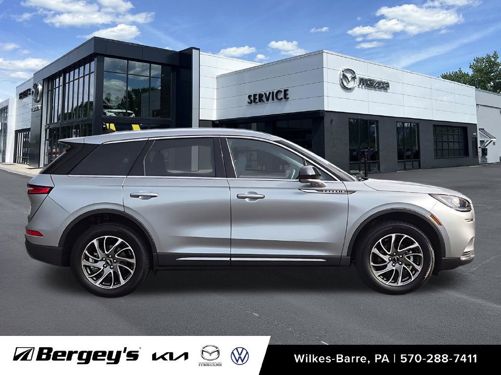 Used 2022 Lincoln Corsair AWD w/ Equipment Group 101A image 13