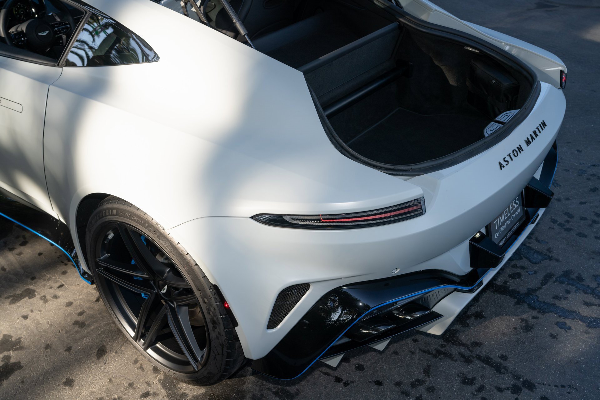 Used 2025 Aston Martin V8 Vantage Coupe image 11