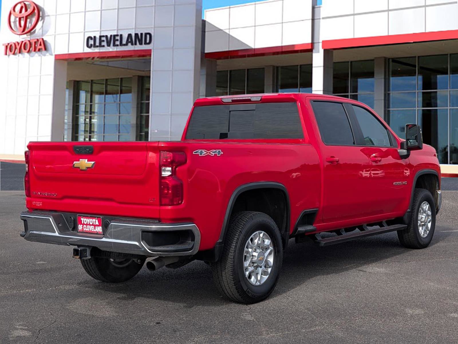 Used 2025 Chevrolet Silverado 2500 LT image 7