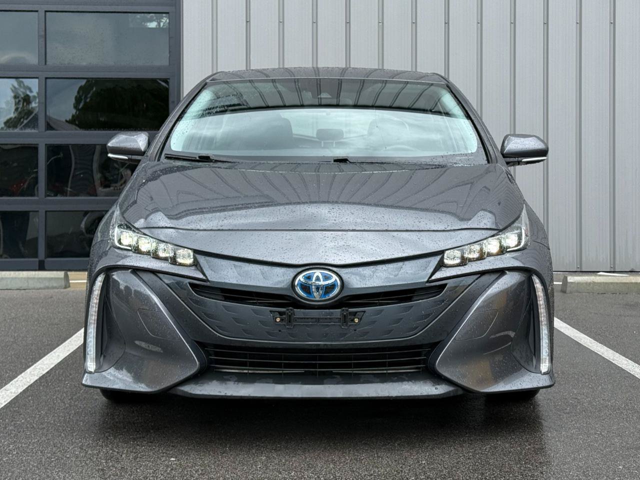Used 2020 Toyota Prius Prime XLE FWD image 2