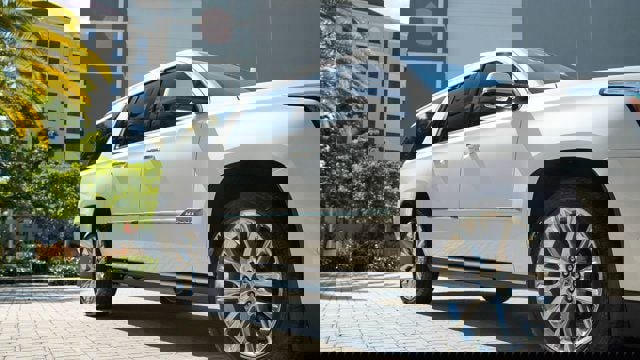 Used 2019 Cadillac Escalade ESV Premium Luxury image 32