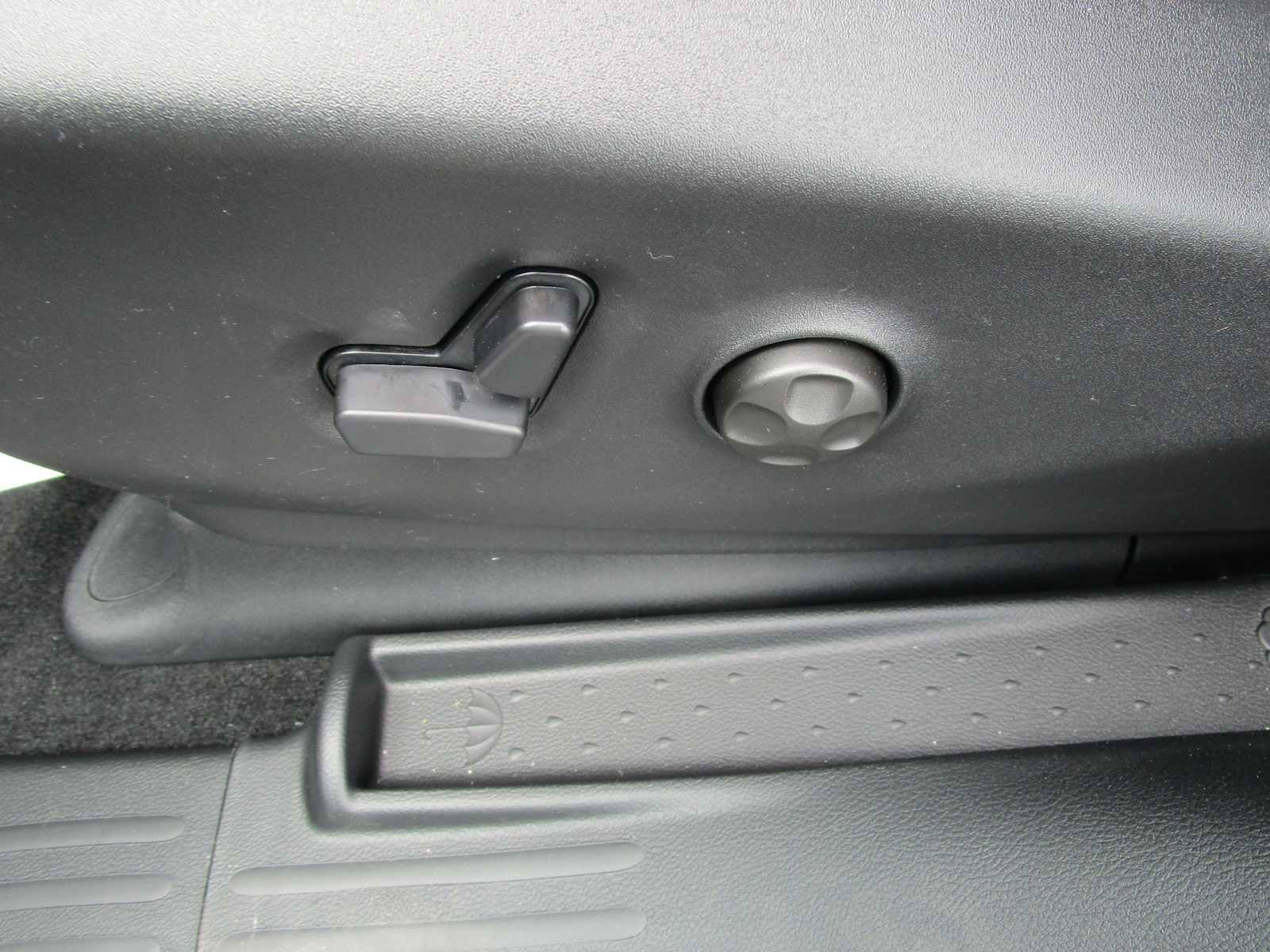 New 2026 Chrysler Pacifica Select FWD image 24