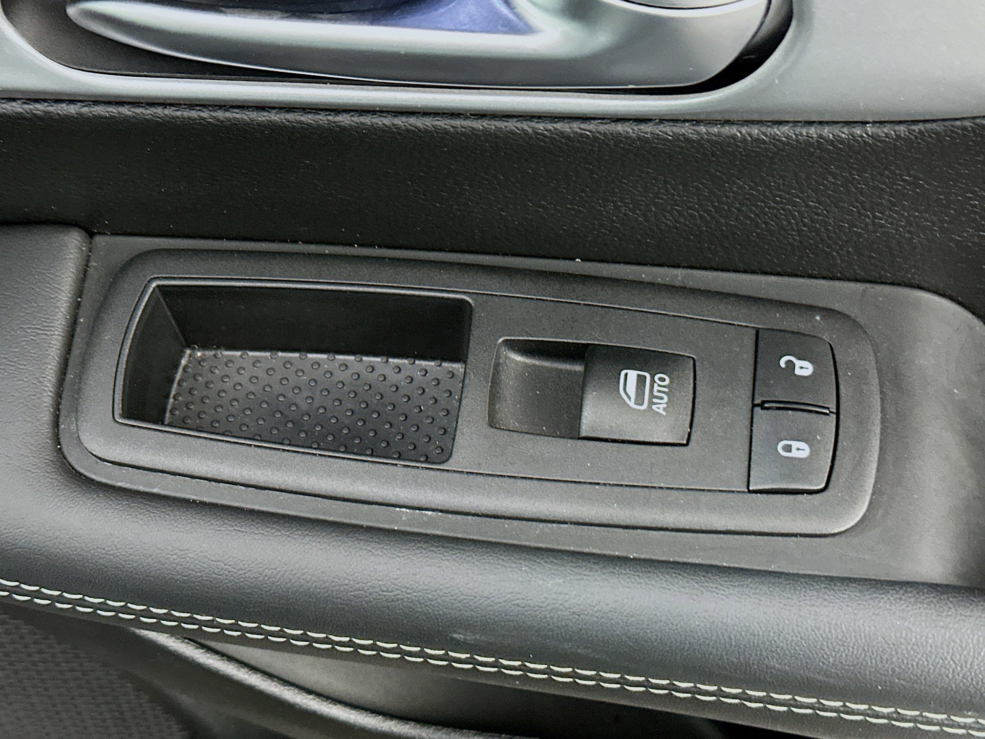 Used 2023 Chrysler Pacifica Touring-L w/ S Appearance Package FWD image 29