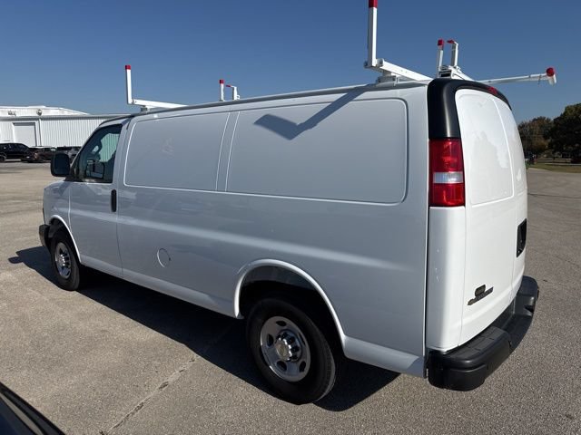 Used 2025 Chevrolet Express 3500 w/ Driver Convenience Package RWD image 14