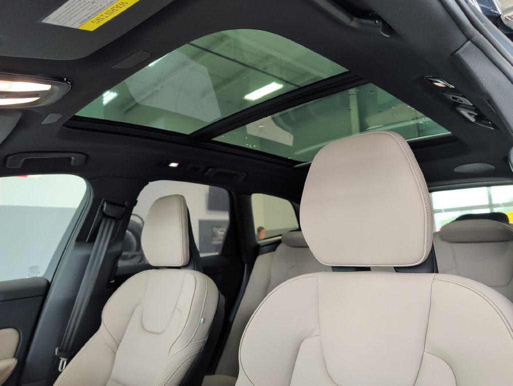New 2026 Volvo XC60 B5 Plus w/ Protection Package Premier AWD/4WD image 28