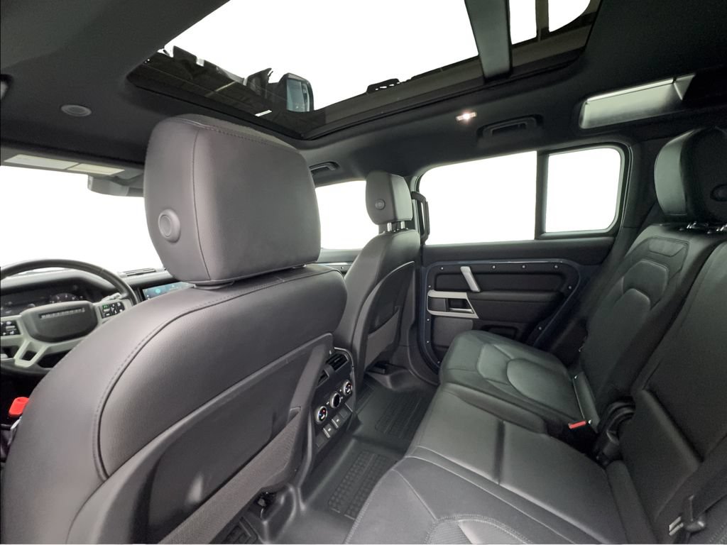 Used 2024 Land Rover Defender 110 X-Dynamic SE AWD/4WD image 23