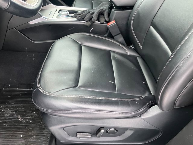 Used 2023 Ford Explorer XLT w/ Equipment Group 202A image 13