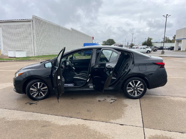Used 2021 Nissan Versa SV FWD image 4