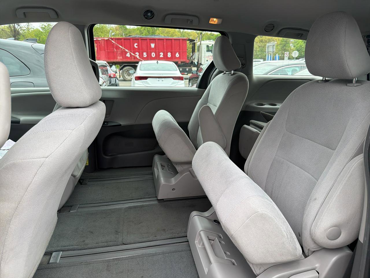 Used 2015 Toyota Sienna L FWD image 17