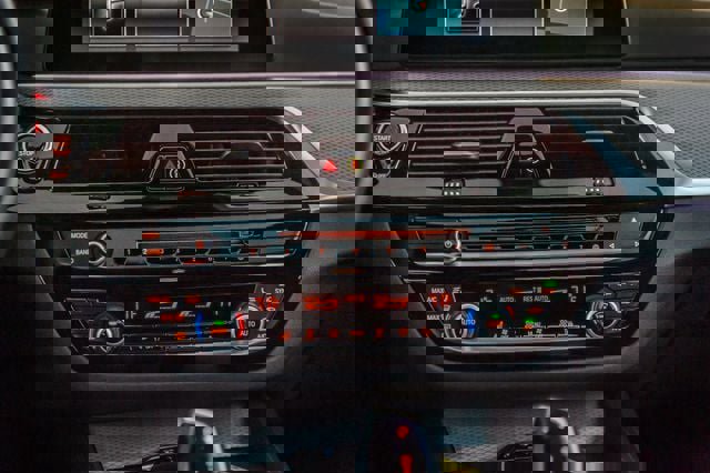 Used 2019 BMW 540i xDrive w/ M Sport Package image 35