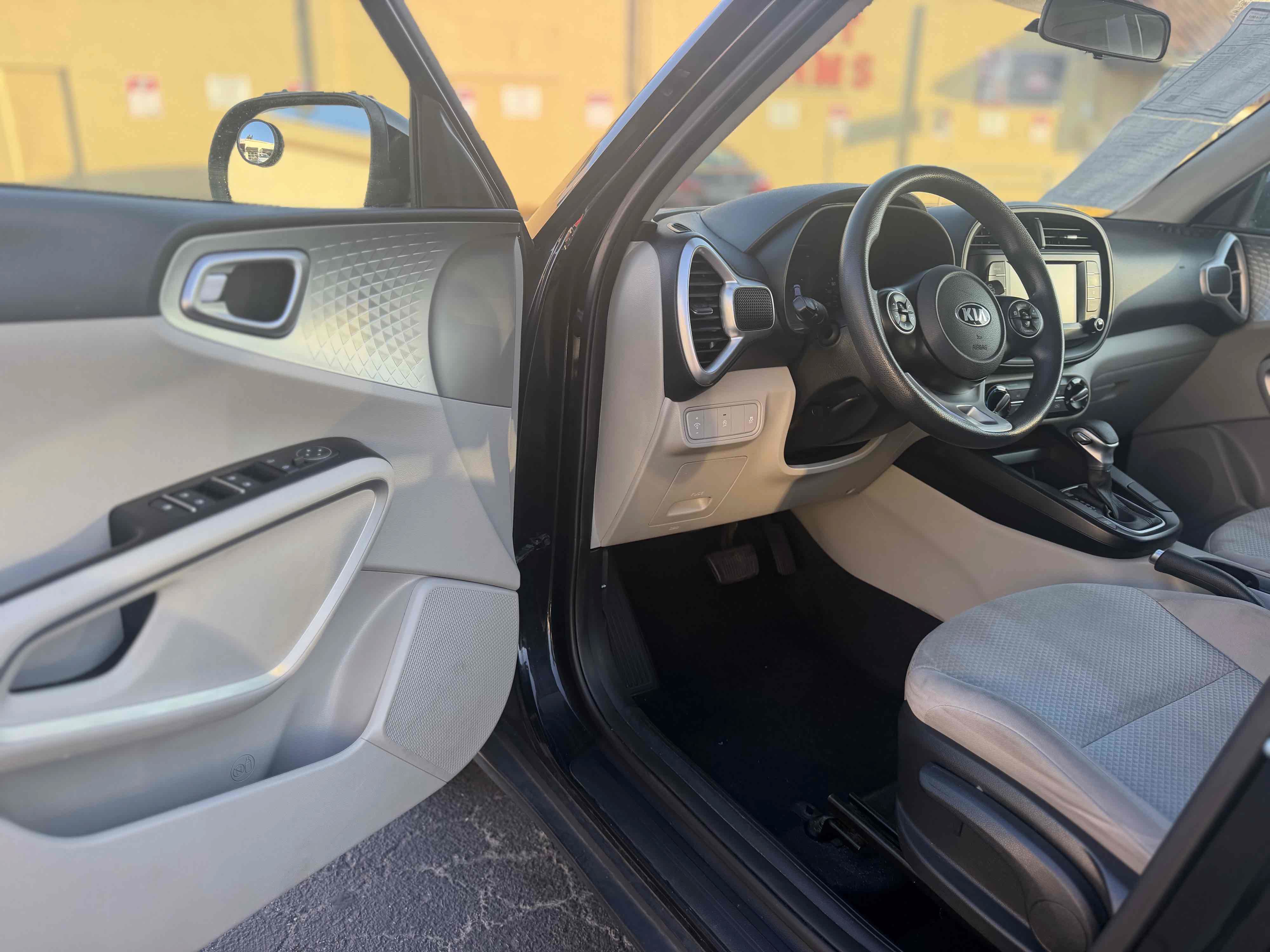 Used 2020 Kia Soul LX FWD image 13