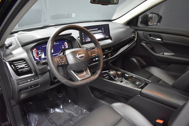 Certified 2025 Nissan Rogue SL w/ Tech Package image 4