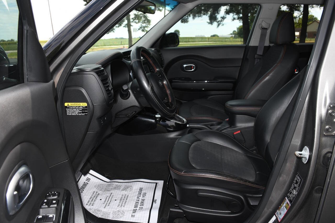 Used 2018 Kia Soul ! FWD image 11