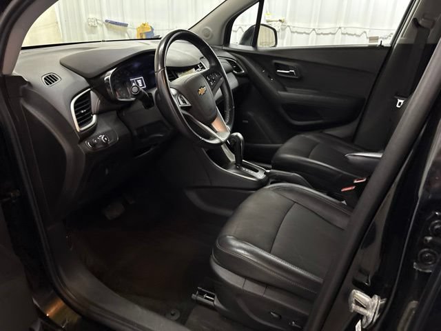 Used 2019 Chevrolet Trax LT w/ Sun & Sound Package AWD/4WD image 25