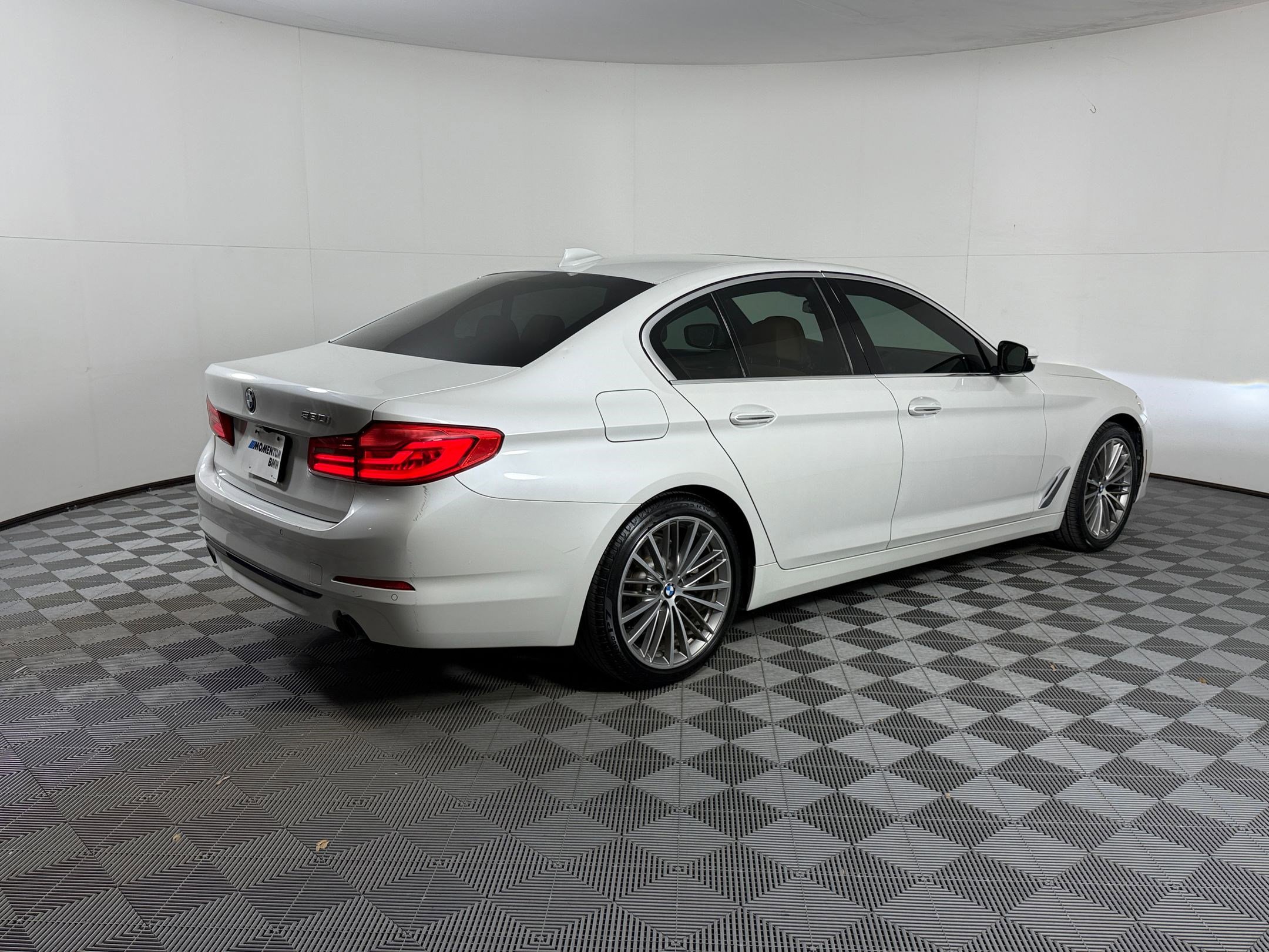 Used 2018 BMW 530i RWD image 9