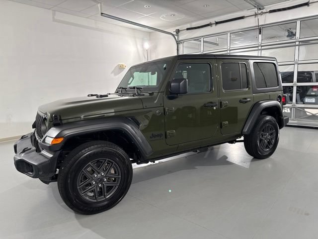 Used 2024 Jeep Wrangler Unlimited Sport AWD/4WD image 4