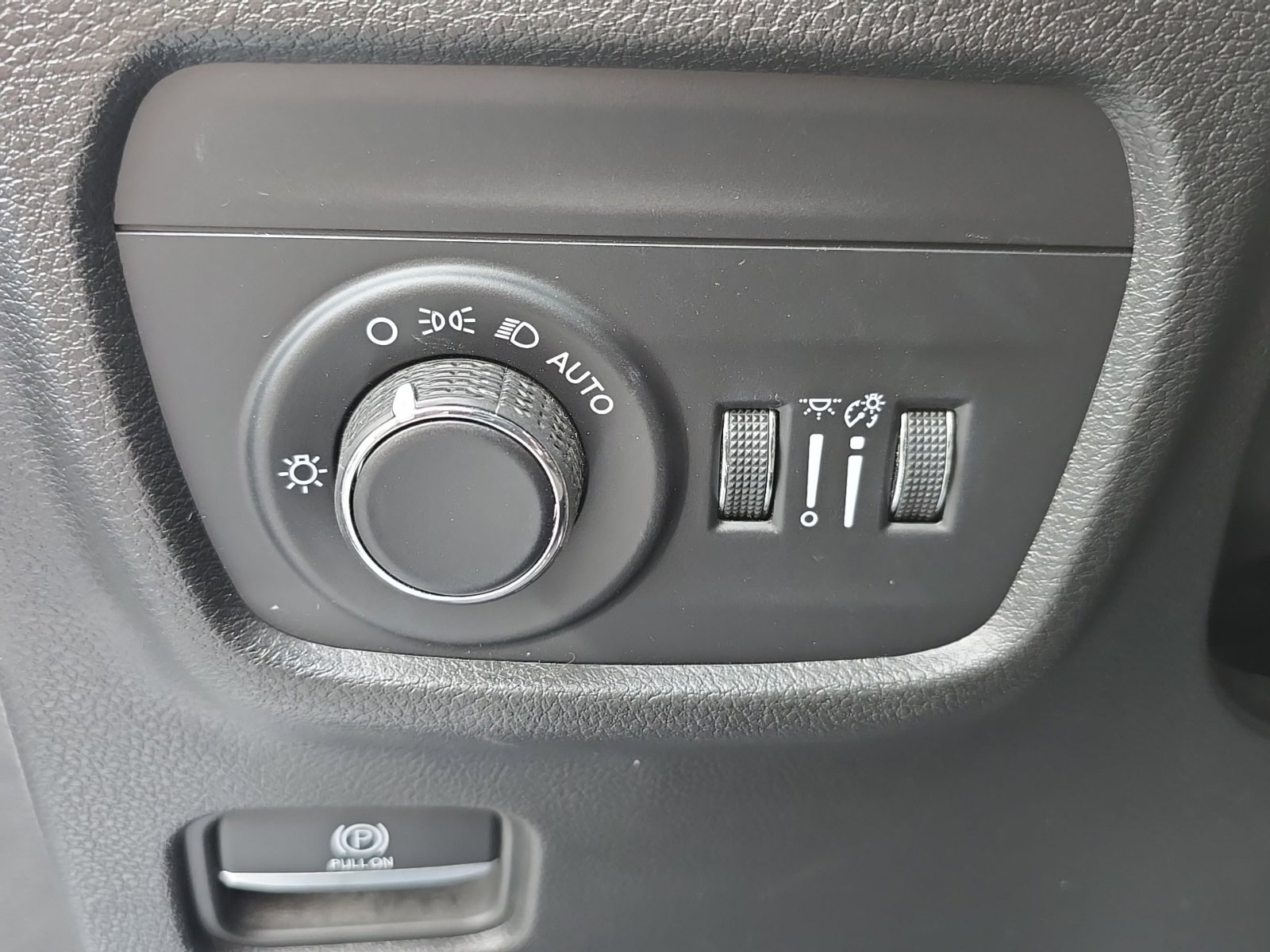 Used 2023 Jeep Grand Cherokee Altitude AWD/4WD image 18