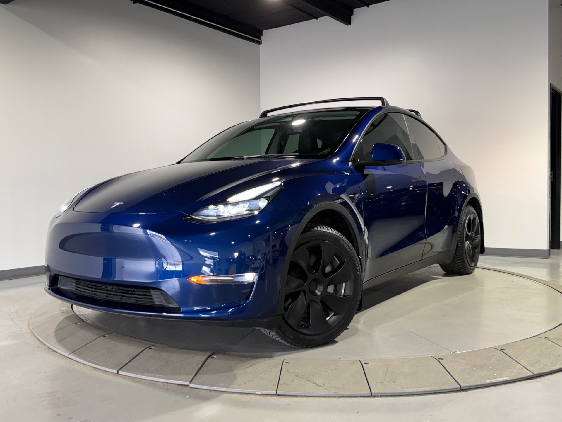 Used 2023 Tesla Model Y Long Range image 1