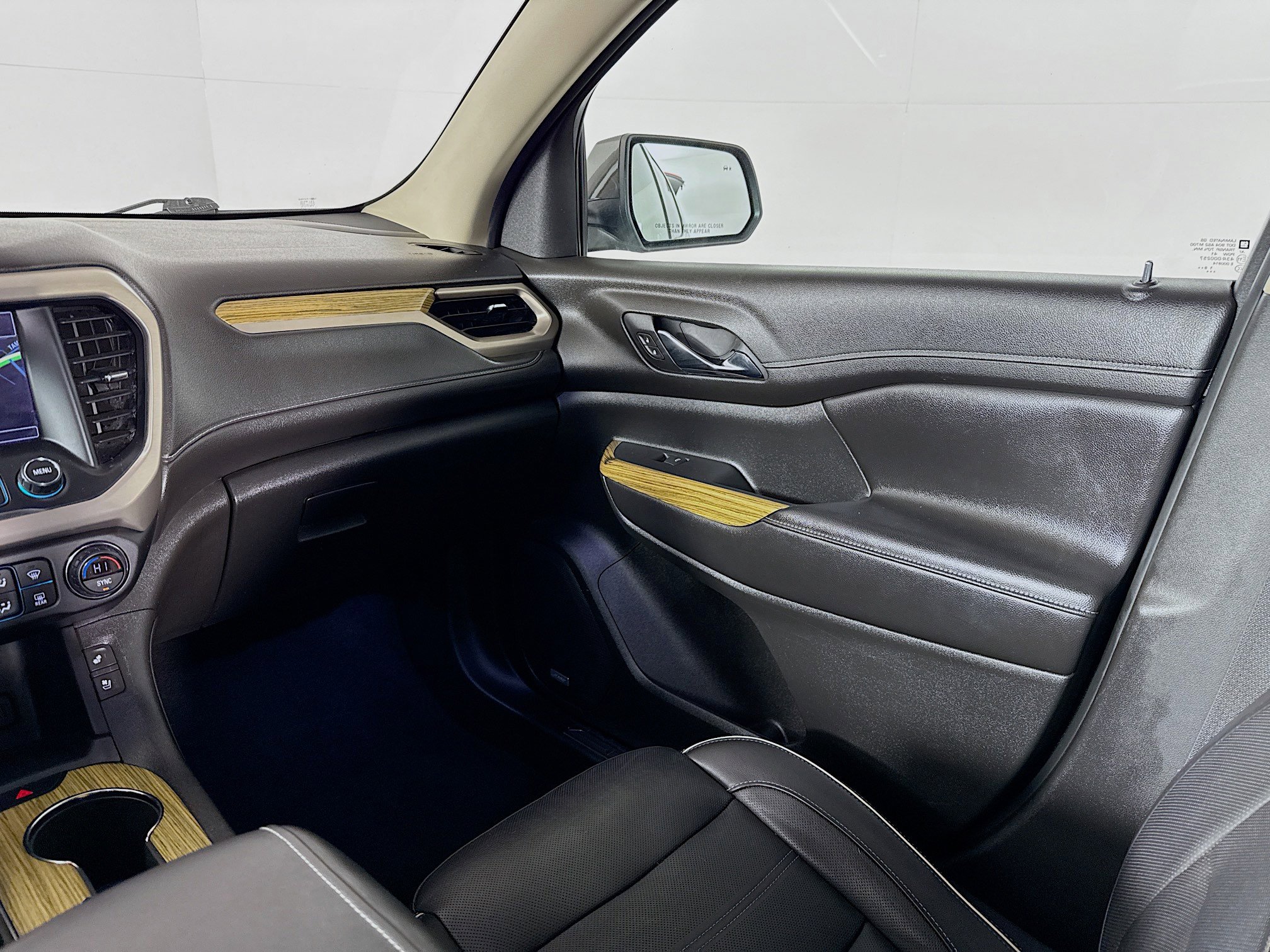 Used 2019 GMC Acadia Denali image 28