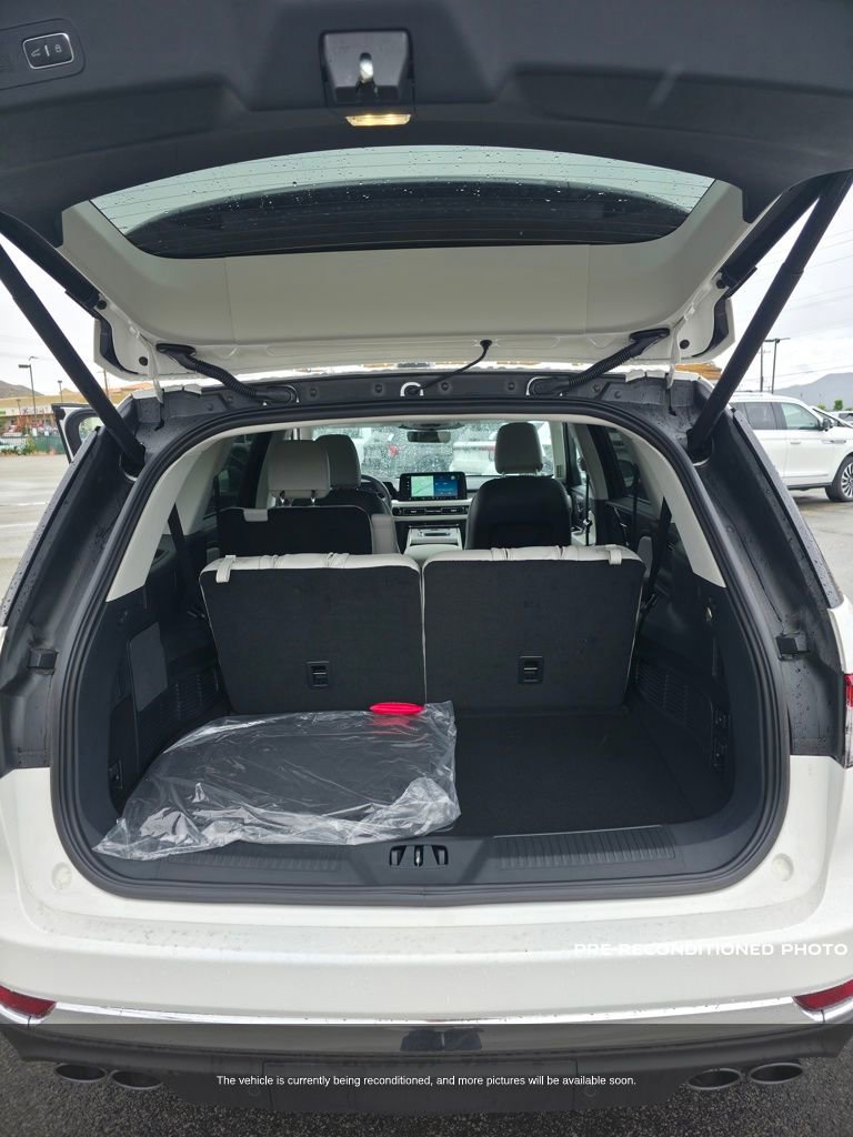 Used 2025 Lincoln Aviator Reserve AWD/4WD image 9