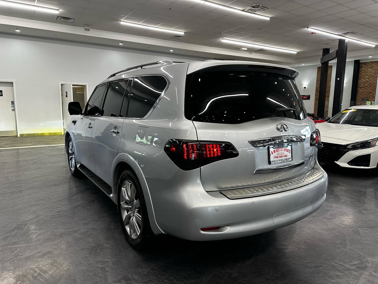 Used 2011 INFINITI QX56 4WD w/ Deluxe Touring Pkg image 7
