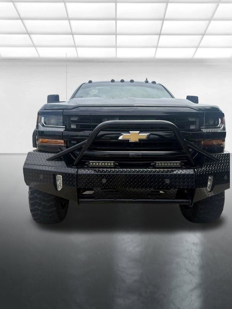 Used 2017 Chevrolet Silverado 1500 LT w/ All Star Edition AWD/4WD image 3