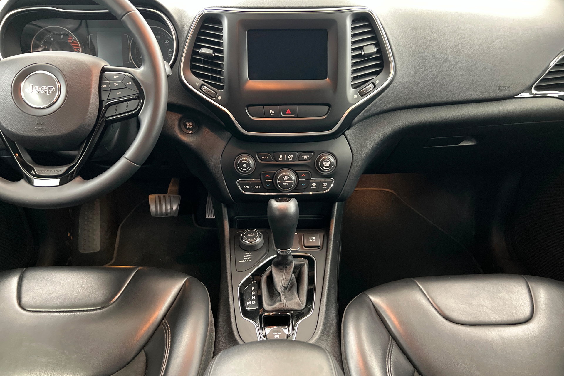 Used 2019 Jeep Cherokee Latitude Plus AWD/4WD image 13
