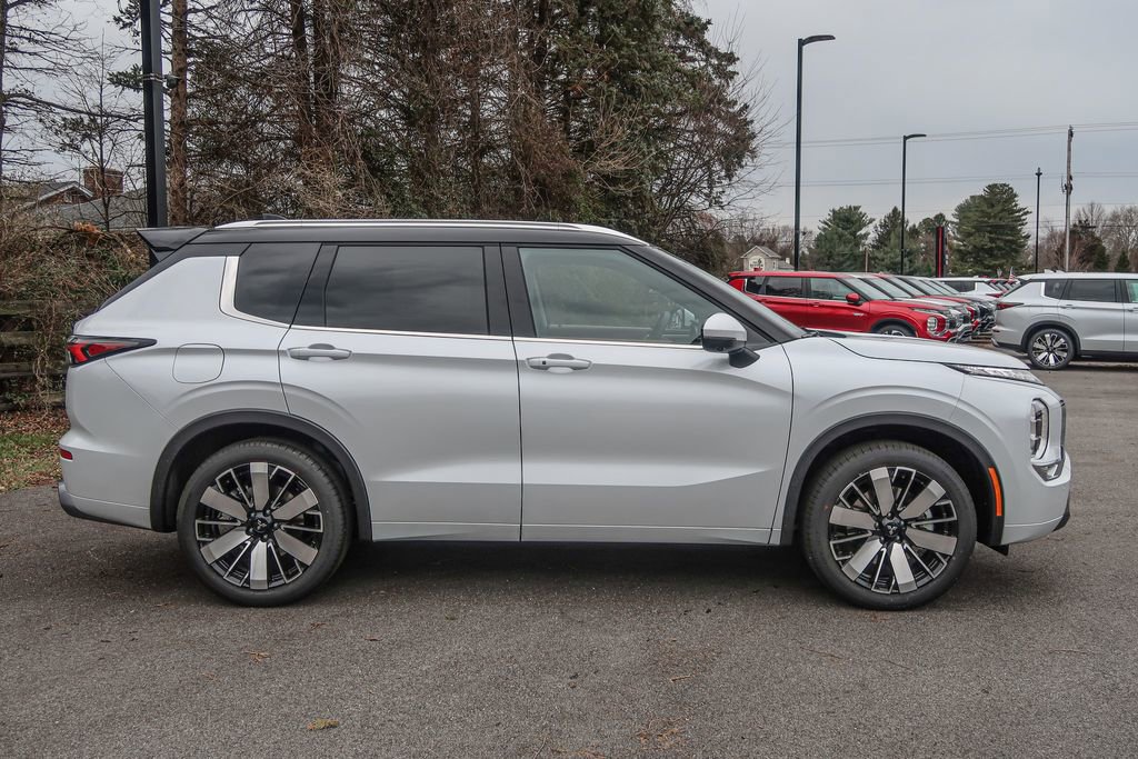 New 2026 Mitsubishi Outlander SEL image 9