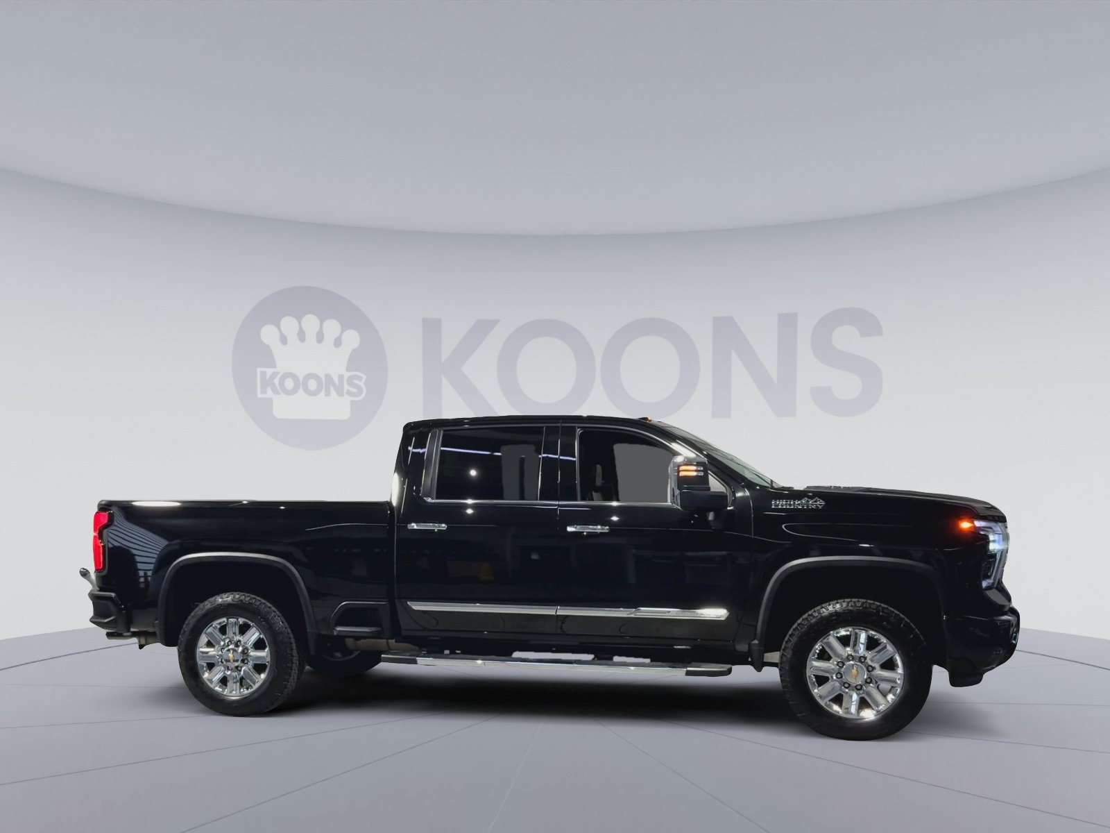 Used 2024 Chevrolet Silverado 2500 High Country w/ High Country Premium Package AWD/4WD image 12