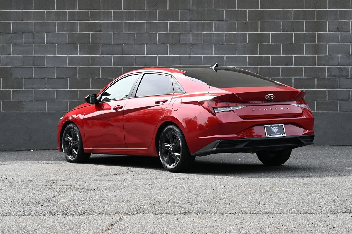 Used 2022 Hyundai Elantra SEL FWD image 4