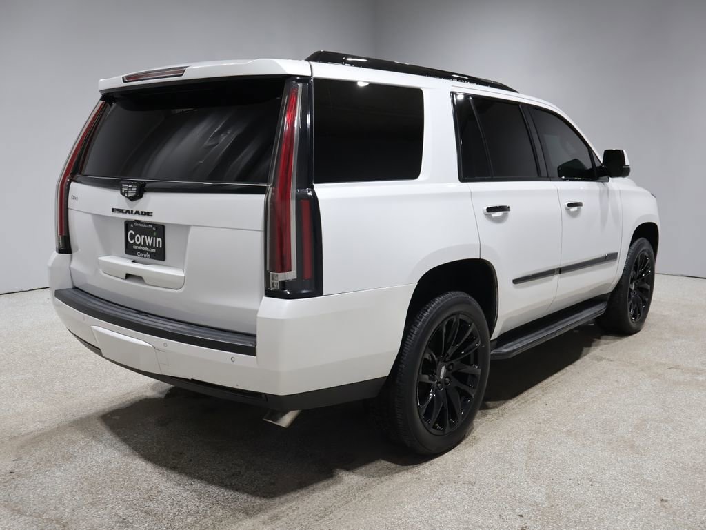 Used 2016 Cadillac Escalade Luxury image 2