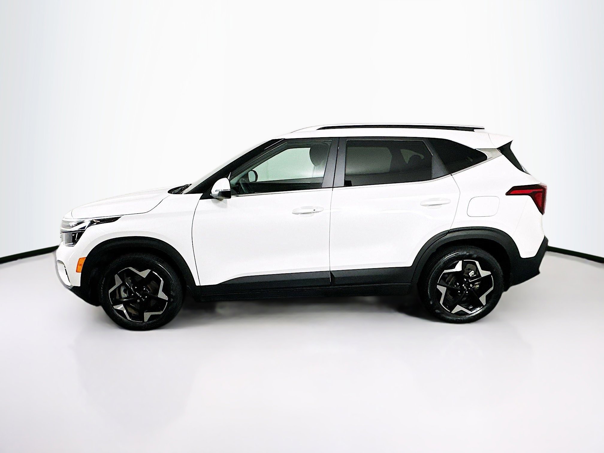 Used 2024 Kia Seltos EX FWD image 4