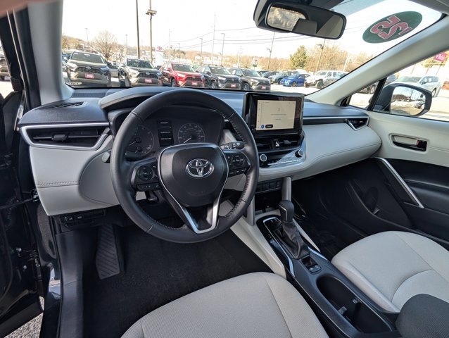 Used 2025 Toyota Corolla Cross LE image 10