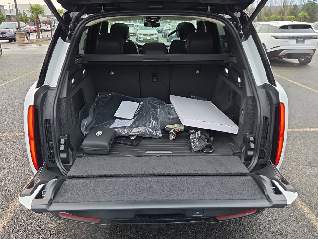 New 2026 Land Rover Range Rover SE image 16