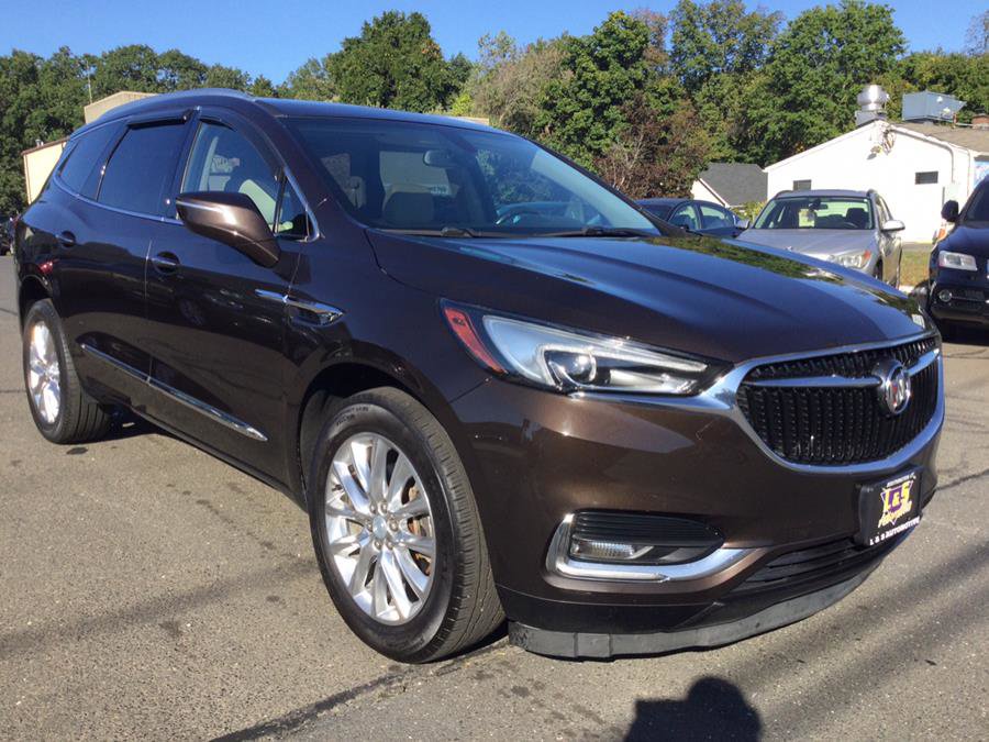Used 2018 Buick Enclave Essence w/ Trailering Package image 3