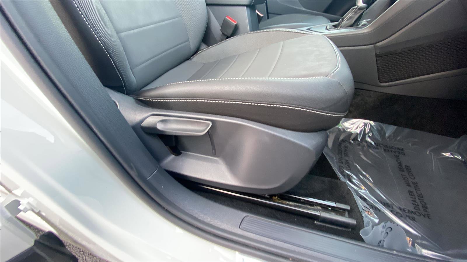 Used 2024 Volkswagen Taos SE image 17