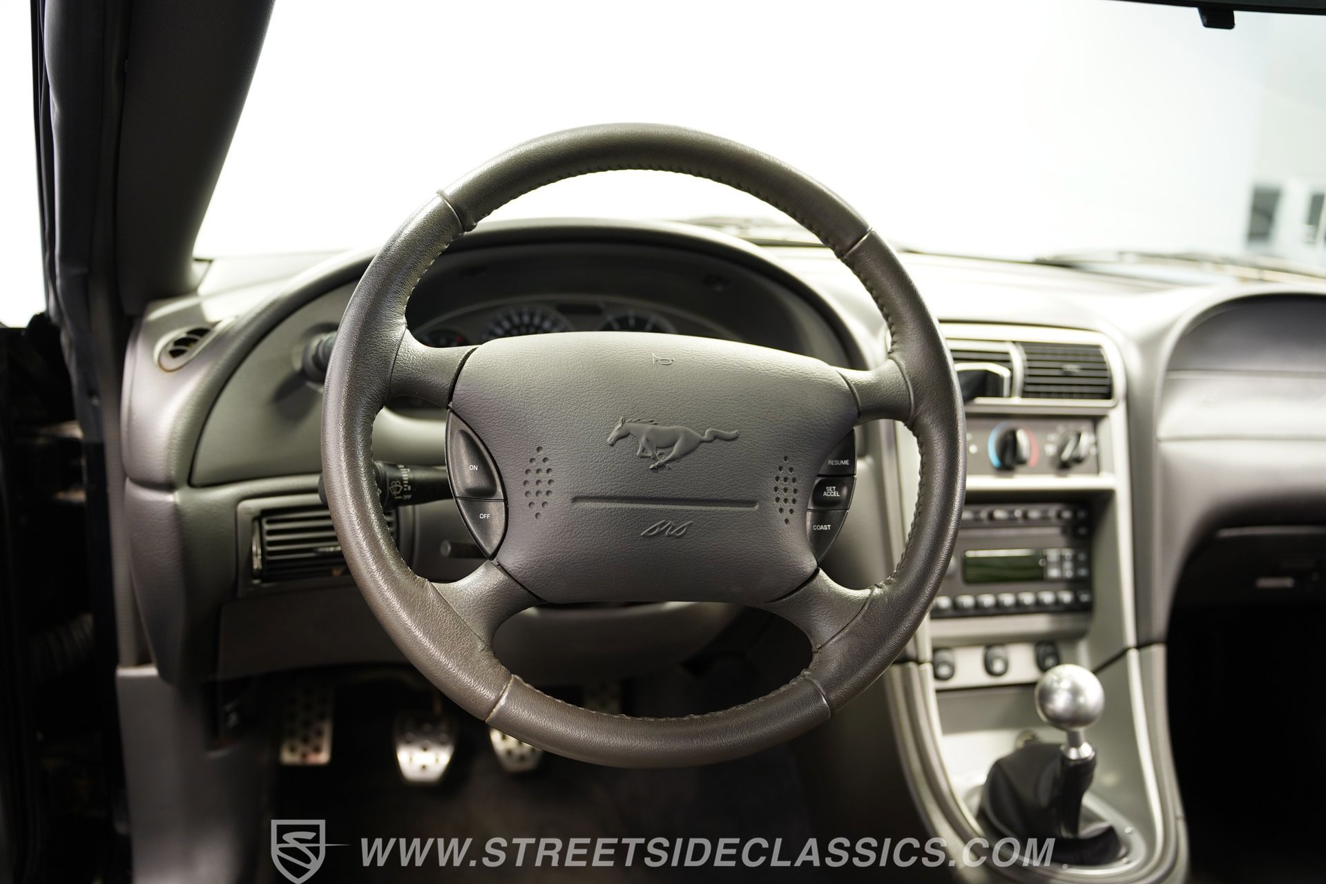 Used 2003 Ford Mustang Mach 1 RWD image 40