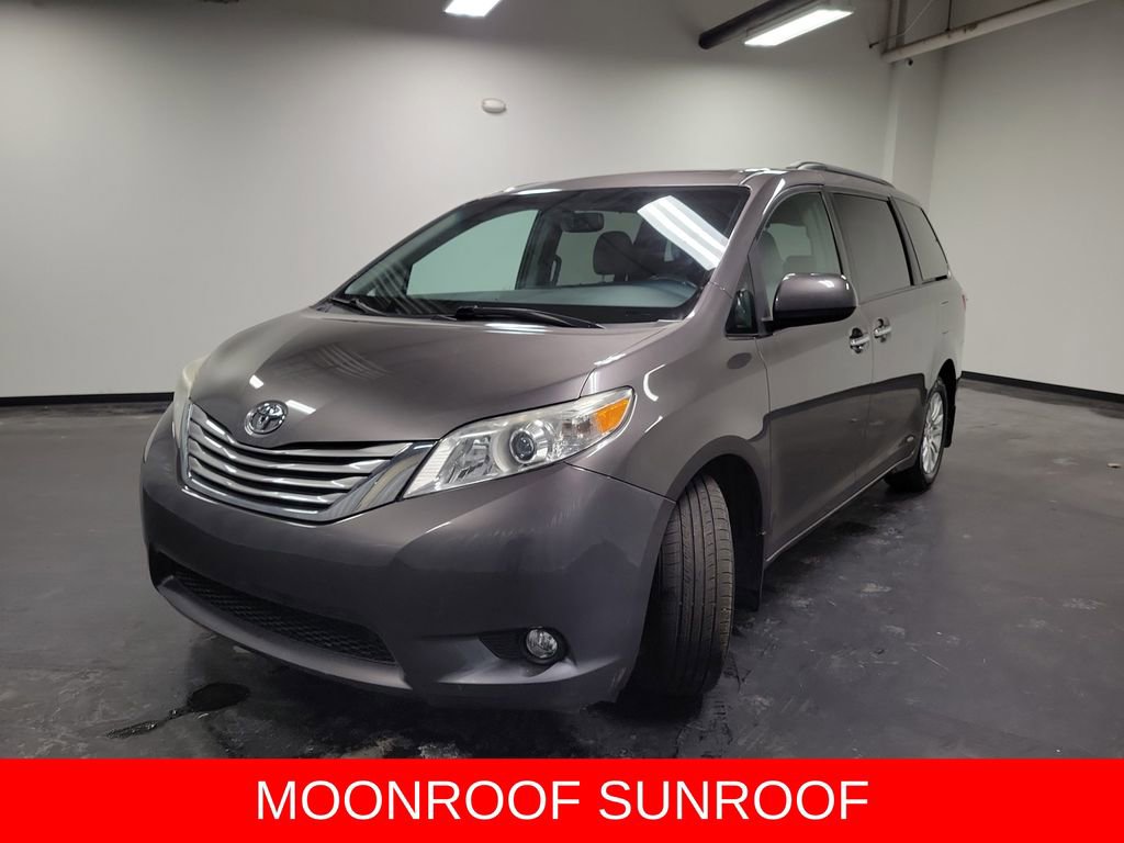 Used 2017 Toyota Sienna XLE image 4