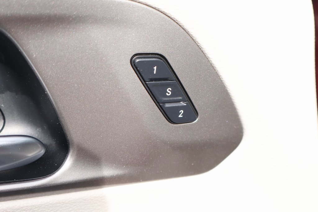 Used 2021 Chrysler Pacifica Touring-L w/ Uconnect Theater Family Group image 15