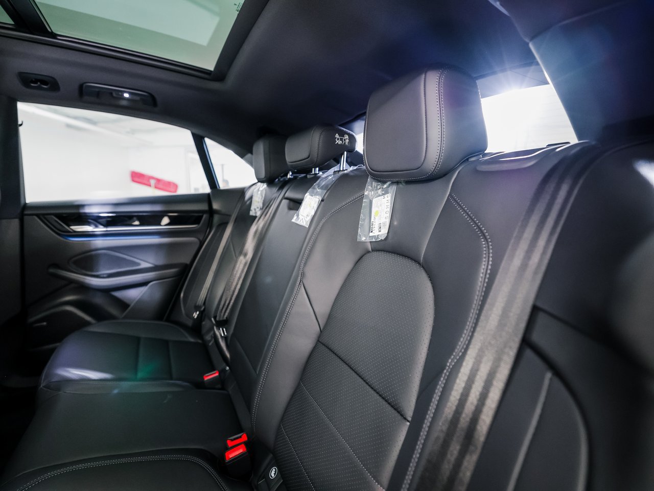 Certified 2026 Porsche Macan Electric RWD image 25