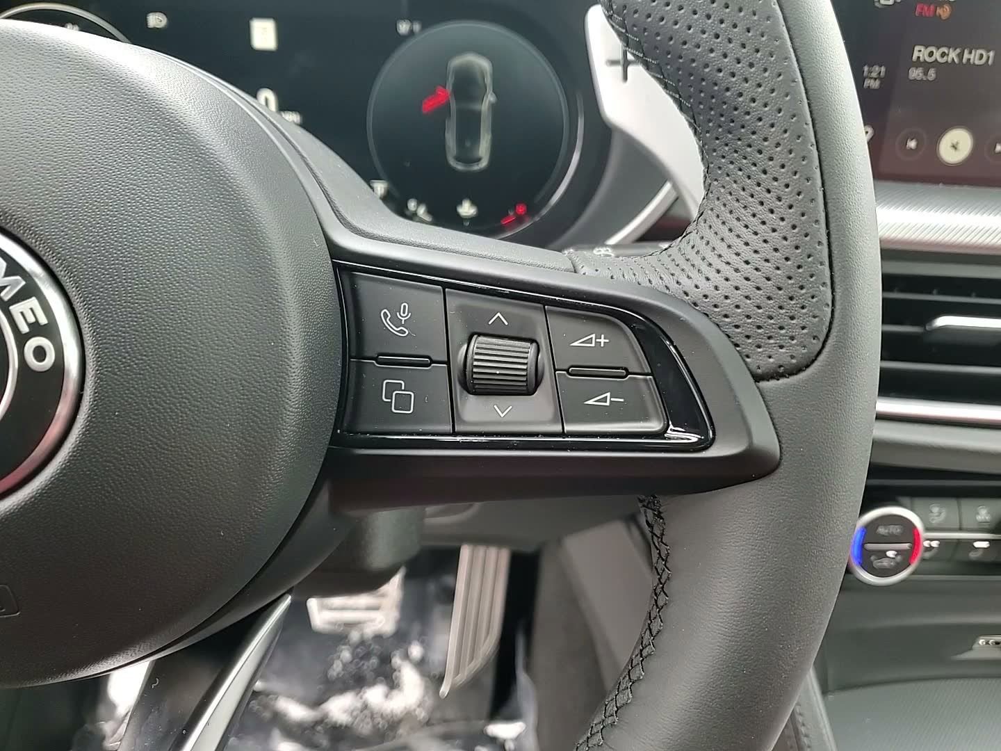 New 2025 Alfa Romeo Stelvio Sprint image 29