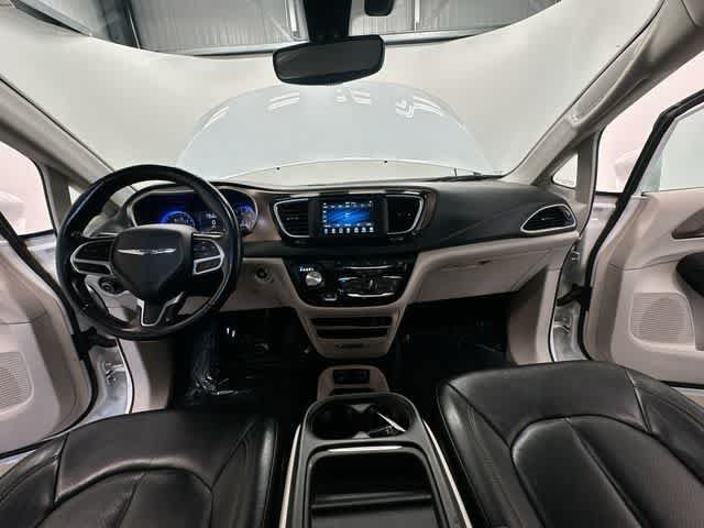 Used 2019 Chrysler Pacifica Touring-L FWD image 20